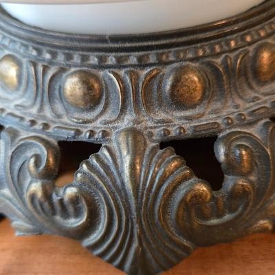 LOT 65L: Vintage Quoizel Table Lamp