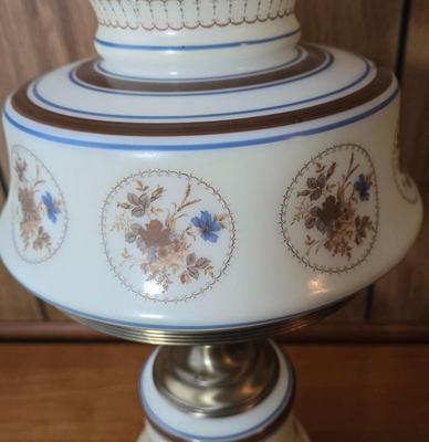 LOT 66L: Vintage Quoizel Table Lamp