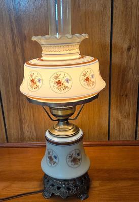 LOT 66L: Vintage Quoizel Table Lamp