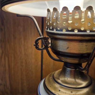 LOT 66L: Vintage Quoizel Table Lamp