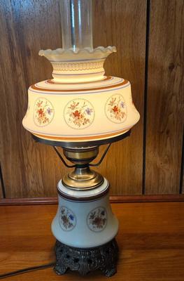 LOT 66L: Vintage Quoizel Table Lamp
