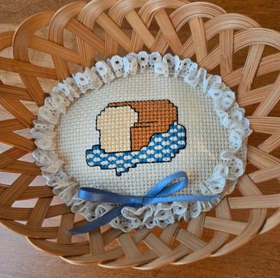 LOT 72L: Embroidered Art Decor