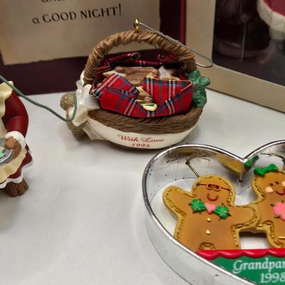LOT 80X: Variety of Christmas Tree Ornaments Including Many Hallmark Keepsake Ornaments