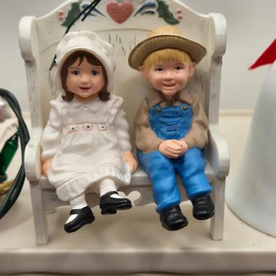 LOT 80X: Variety of Christmas Tree Ornaments Including Many Hallmark Keepsake Ornaments