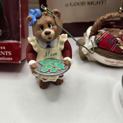 LOT 80X: Variety of Christmas Tree Ornaments Including Many Hallmark Keepsake Ornaments