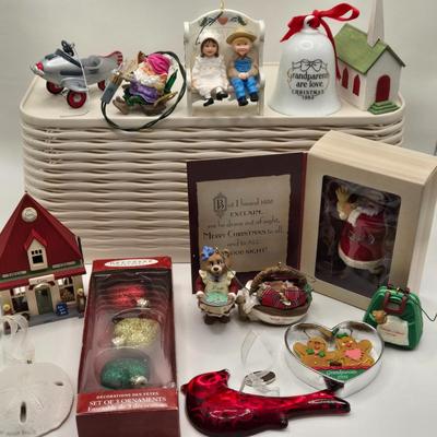 LOT 80X: Variety of Christmas Tree Ornaments Including Many Hallmark Keepsake Ornaments