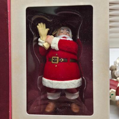LOT 80X: Variety of Christmas Tree Ornaments Including Many Hallmark Keepsake Ornaments