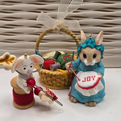 LOT 80X: Variety of Christmas Tree Ornaments Including Many Hallmark Keepsake Ornaments