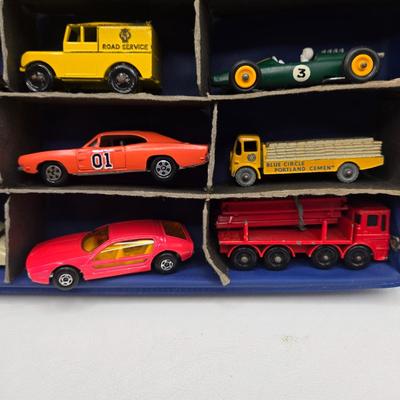 LOT 85X: Vintage 1965 Matchbox Carrying Case with Many Cars and Trucks Inside