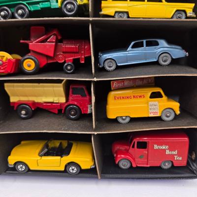 LOT 85X: Vintage 1965 Matchbox Carrying Case with Many Cars and Trucks Inside