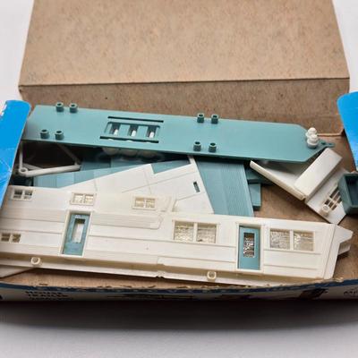 LOT 87X: Plasticville O&S Gauge Houses and Buildings & More