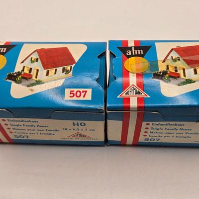 LOT 87X: Plasticville O&S Gauge Houses and Buildings & More