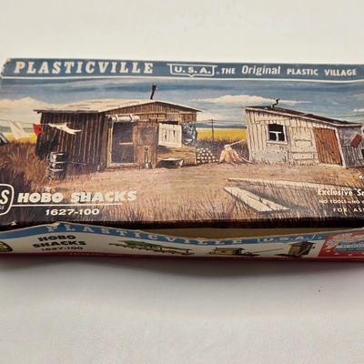 LOT 87X: Plasticville O&S Gauge Houses and Buildings & More