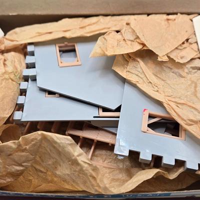 LOT 87X: Plasticville O&S Gauge Houses and Buildings & More