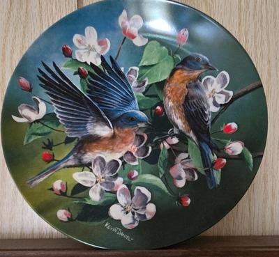 LOT 88X: Encyclopedia Britannica Birds of Your Garden Limited Edition & Numbered Knowels China Plates Painted by Kevin Daniel with...
