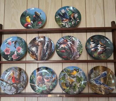 LOT 88X: Encyclopedia Britannica Birds of Your Garden Limited Edition & Numbered Knowels China Plates Painted by Kevin Daniel with...