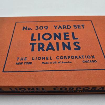 LOT 89X: Plasticville O&S Gauge and HO Scale Buildings, Lionel Trains No. 309 Yard Set, and More