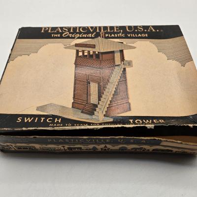 LOT 89X: Plasticville O&S Gauge and HO Scale Buildings, Lionel Trains No. 309 Yard Set, and More