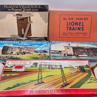 LOT 89X: Plasticville O&S Gauge and HO Scale Buildings, Lionel Trains No. 309 Yard Set, and More