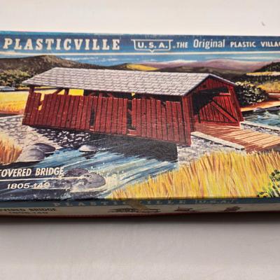 LOT 89X: Plasticville O&S Gauge and HO Scale Buildings, Lionel Trains No. 309 Yard Set, and More