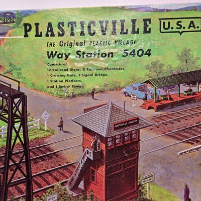 LOT 89X: Plasticville O&S Gauge and HO Scale Buildings, Lionel Trains No. 309 Yard Set, and More