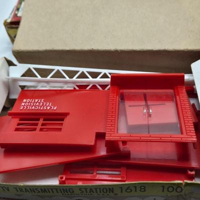 LOT 99X: HO Scale & O&S Gauge Plasticville Buildings