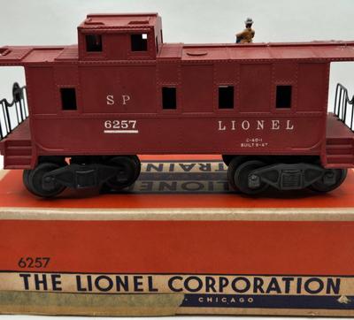LOT 100X: Lionel Train Cars with Original Boxes