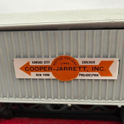 LOT 100X: Lionel Train Cars with Original Boxes