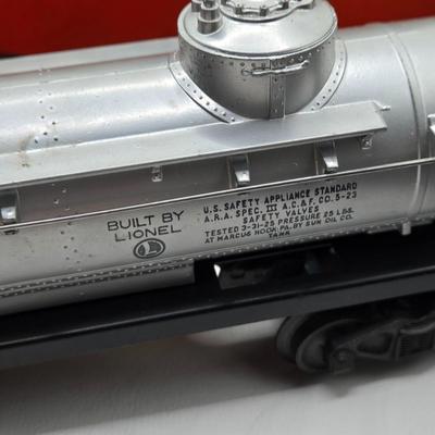 LOT 105X: Lionel Train Cars, Stockyard, and More