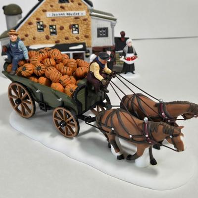 LOT 120X: Dept. 56 "Jannes Mullet Amish Barn", "Handmade Quilts", "Woolens and Preserves", "Amish...