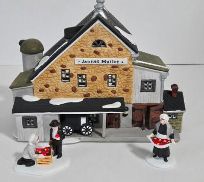 LOT 120X: Dept. 56 "Jannes Mullet Amish Barn", "Handmade Quilts", "Woolens and Preserves", "Amish...