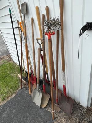 LOT 141G: Collection of Garden Tools