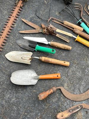 LOT 142G: Lawn and Garden Tools - Electric Weed Wacker, Hedge Trimmers and More
