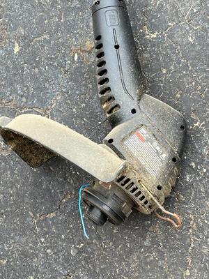 LOT 142G: Lawn and Garden Tools - Electric Weed Wacker, Hedge Trimmers and More