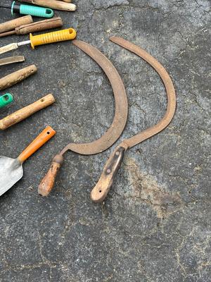 LOT 142G: Lawn and Garden Tools - Electric Weed Wacker, Hedge Trimmers and More