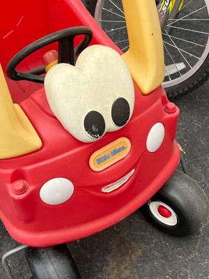 LOT 143G: Kids Bicycles, Little Tykes Cozy Coupe