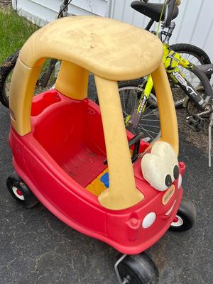 LOT 143G: Kids Bicycles, Little Tykes Cozy Coupe