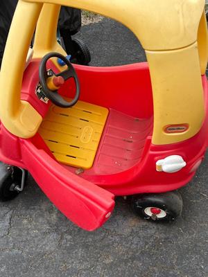 LOT 143G: Kids Bicycles, Little Tykes Cozy Coupe