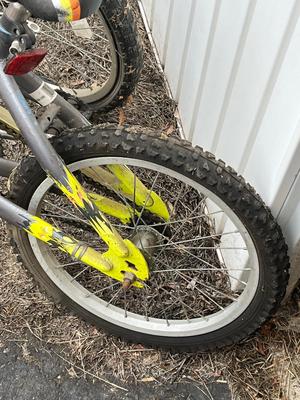 LOT 143G: Kids Bicycles, Little Tykes Cozy Coupe