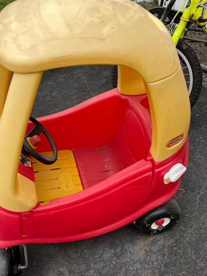 LOT 143G: Kids Bicycles, Little Tykes Cozy Coupe