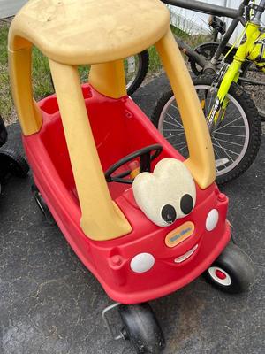 LOT 143G: Kids Bicycles, Little Tykes Cozy Coupe