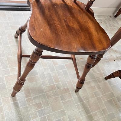 LOT 145K: Drop Leaf Kitchen / Dining Table w/ Four Chairs
