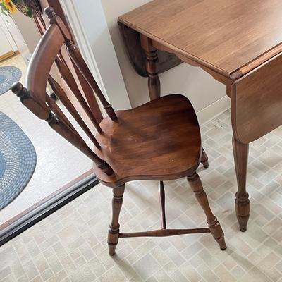 LOT 145K: Drop Leaf Kitchen / Dining Table w/ Four Chairs