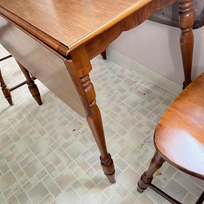 LOT 145K: Drop Leaf Kitchen / Dining Table w/ Four Chairs