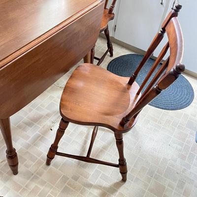 LOT 145K: Drop Leaf Kitchen / Dining Table w/ Four Chairs