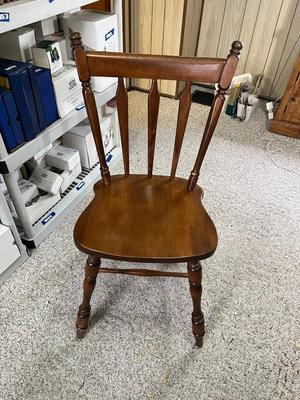 LOT 145K: Drop Leaf Kitchen / Dining Table w/ Four Chairs