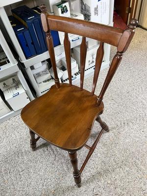 LOT 145K: Drop Leaf Kitchen / Dining Table w/ Four Chairs