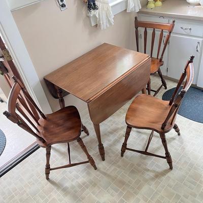 LOT 145K: Drop Leaf Kitchen / Dining Table w/ Four Chairs