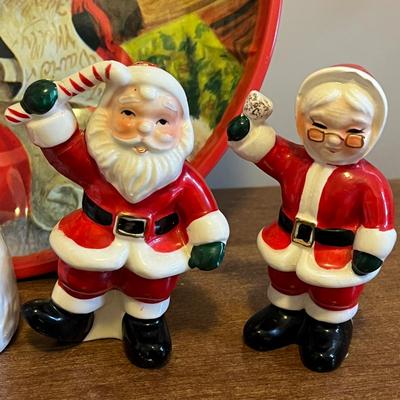 LOT 157K: Vintage Christmas Decorative Items - Napco and More