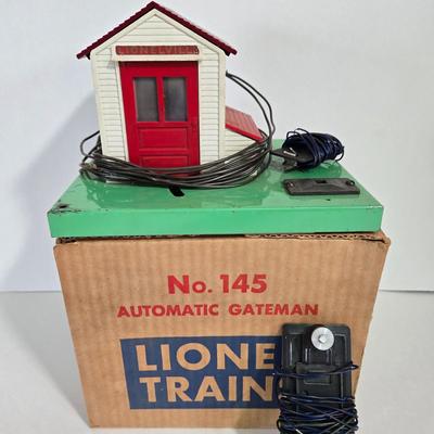 LOT 162X: Lionel Train Tracks, American Flyer Transformer, and More